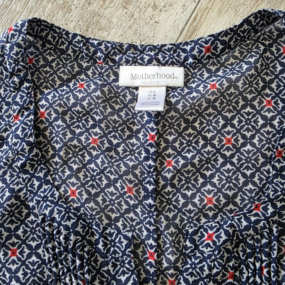 motherhood maternity size Large maternity sleevless blouse blue print